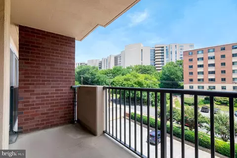 1300 Army Navy Dr #320, Arlington, VA 22202