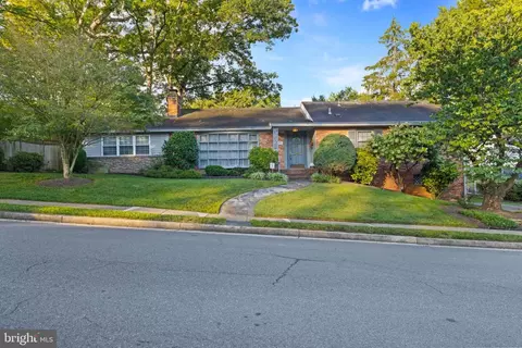 4008 N Stuart St, Arlington, VA 22207