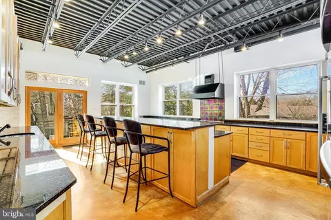 2222 N Emerson St, Arlington, VA 22207