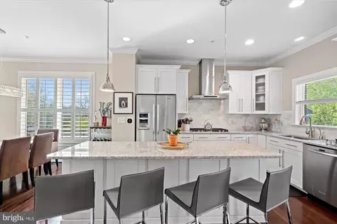 1108 S Edgewood St, Arlington, VA 22204