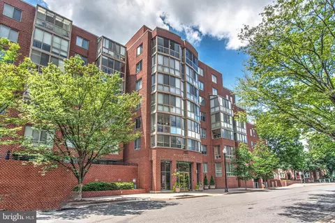 1050 N Taylor St #1-201, Arlington, VA 22201