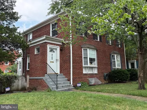 2100 27th St S, Arlington, VA 22206
