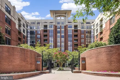 1021 N Garfield St #830, Arlington, VA 22201
