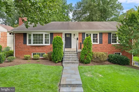 6754 26th St N, Arlington, VA 22213