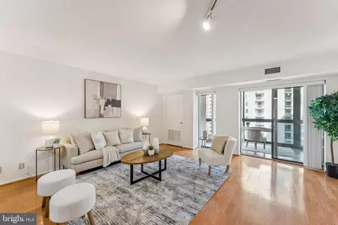 900 N Stafford St #1516, Arlington, VA 22203