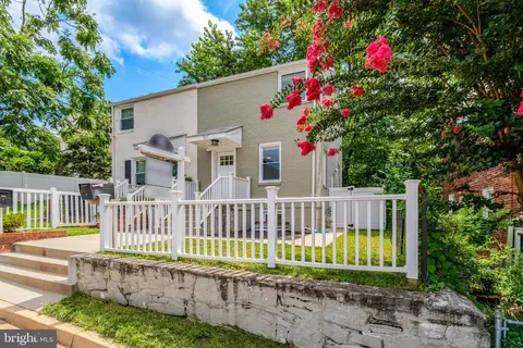 3617 S Four Mile Run Dr, Arlington, VA 22206
