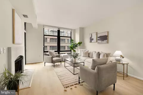 1021 N Garfield St #702, Arlington, VA 22201