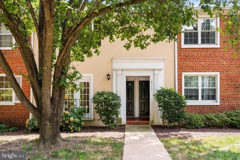 2517 S A S Walter Reed Dr #A, Arlington, VA 22206