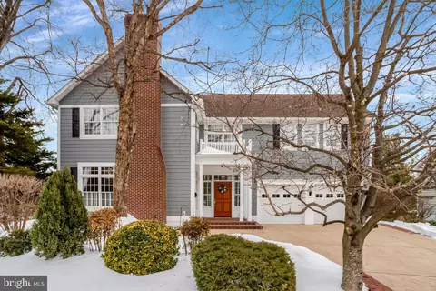 2939 N Sycamore St, Arlington, VA 22207