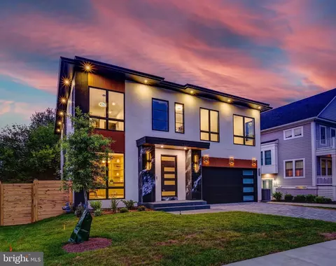 2017 N Greenbrier St, Arlington, VA 22205