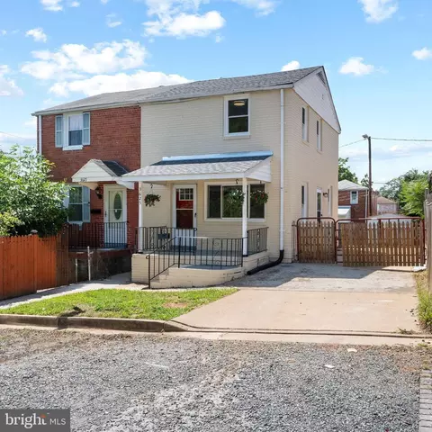 3625 S Four Mile Run Dr, Arlington, VA 22206