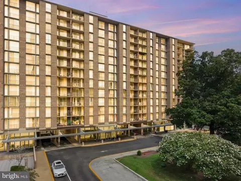 4600 S Four Mile Run Dr #707, Arlington, VA 22204