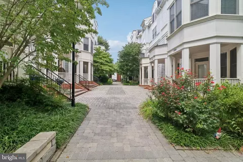 2076 N Oakland St, Arlington, VA 22207