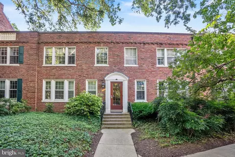 1719 N Troy St #400, Arlington, VA 22201