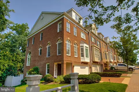 2139 N Scott St, Arlington, VA 22209