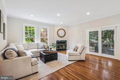 2227 N Albemarle St, Arlington, VA 22207
