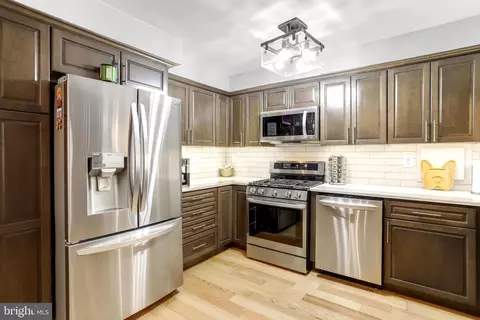 1300 Army Navy Dr #307, Arlington, VA 22202
