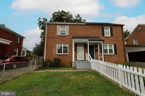 2728 S Uhle St, Arlington, VA 22206