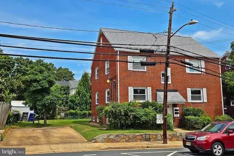 2605 N Pershing Dr, Arlington, VA 22201