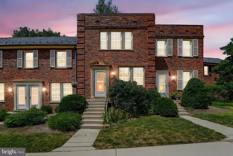 1300 S Barton St #334, Arlington, VA 22204