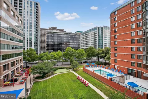 1001 N Randolph St #418, Arlington, VA 22201