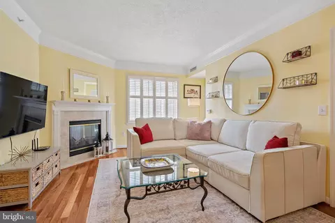 901 N Monroe St #509, Arlington, VA 22201