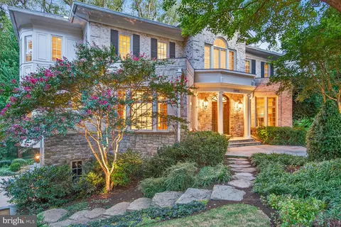 3950 27th Rd N, Arlington, VA 22207