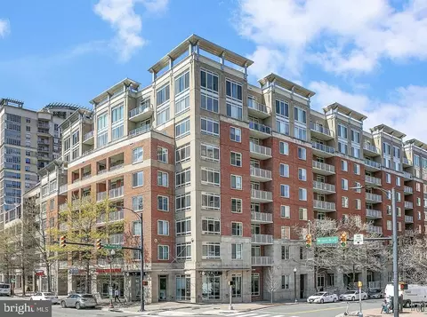820 N Pollard St #801, Arlington, VA 22203