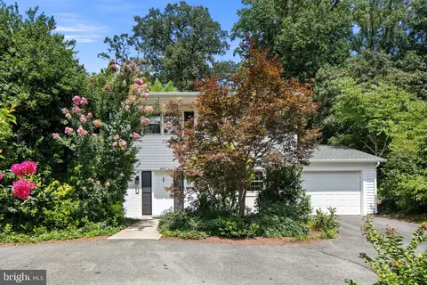 2819 Lorcom Ln, Arlington, VA 22207