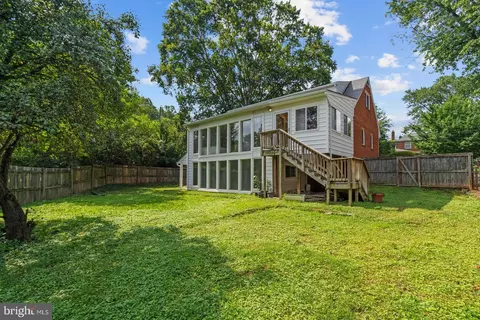 5018 11th St N, Arlington, VA 22205