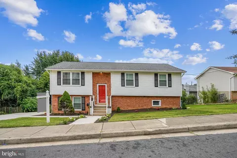 4730 19th St N, Arlington, VA 22207