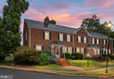 2925 S Buchanan St #2925, Arlington, VA 22206
