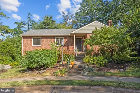 3305 Pocomoke St, Arlington, VA 22207