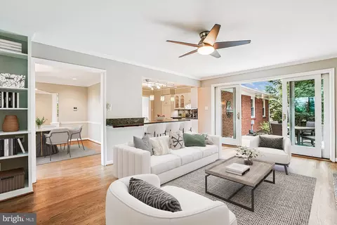2322 S Pierce St S, Arlington, VA 22202