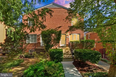 1119 16th St S, Arlington, VA 22202