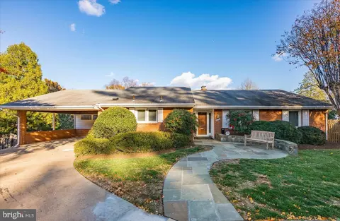 4714 33rd St N, Arlington, VA 22207