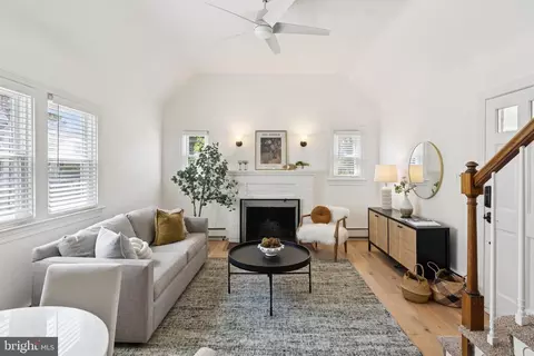 415 S Wakefield St, Arlington, VA 22204