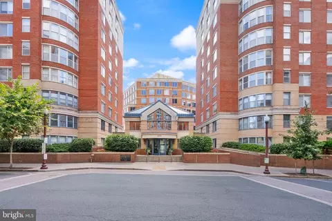 3830 9th St N #208E, Arlington, VA 22203