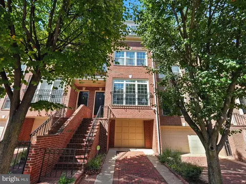 1507 N Colonial Ct, Arlington, VA 22209
