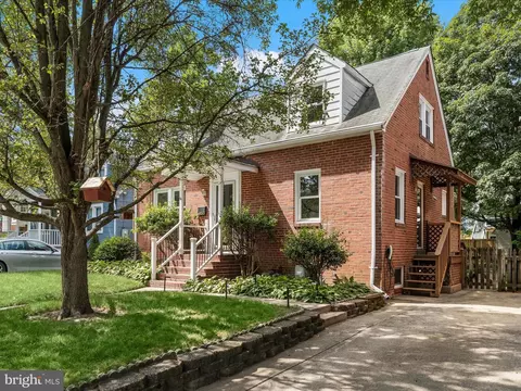 630 N Edison St, Arlington, VA 22203