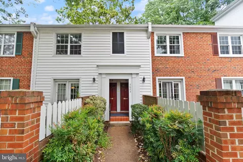 2623 S Walter Reed Dr #D, Arlington, VA 22206