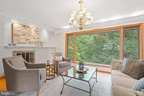 3020 N Peary St, Arlington, VA 22207