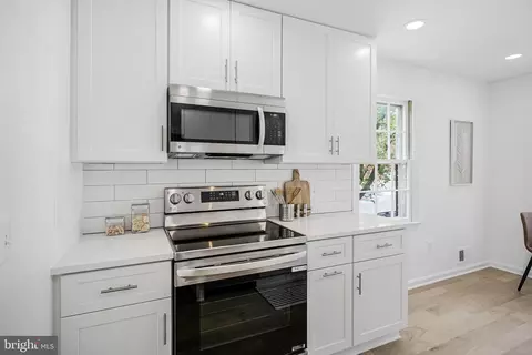 2111 N Lincoln St, Arlington, VA 22207