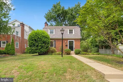 3229 6th St S, Arlington, VA 22204