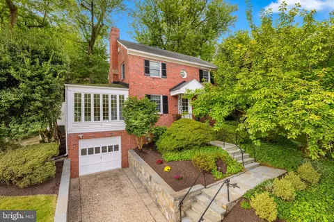 3712 25th St N, Arlington, VA 22207