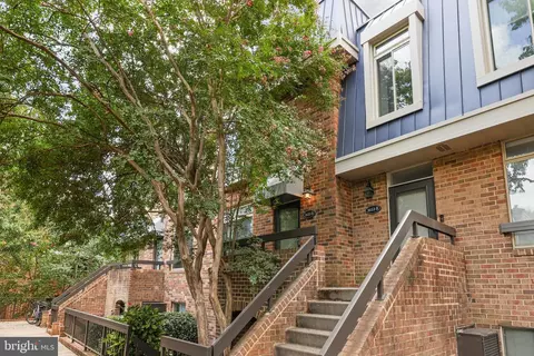 1655 S Hayes St #2, Arlington, VA 22202