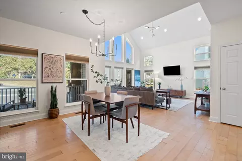 2046 S Shirlington Rd, Arlington, VA 22204