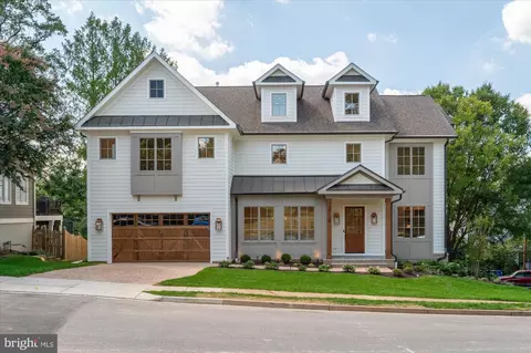 3718 N Woodrow St, Arlington, VA 22207