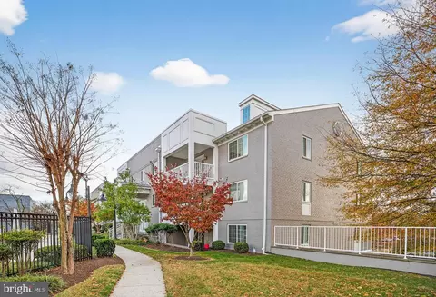 4163 S Four Mile Run Dr #301, Arlington, VA 22204