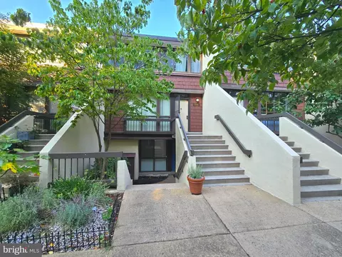 2118 S Quincy St, Arlington, VA 22204